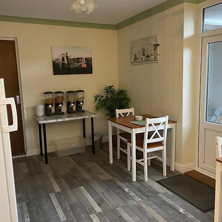 Maple Leaf Guest House Almondsbury Εξωτερικό φωτογραφία