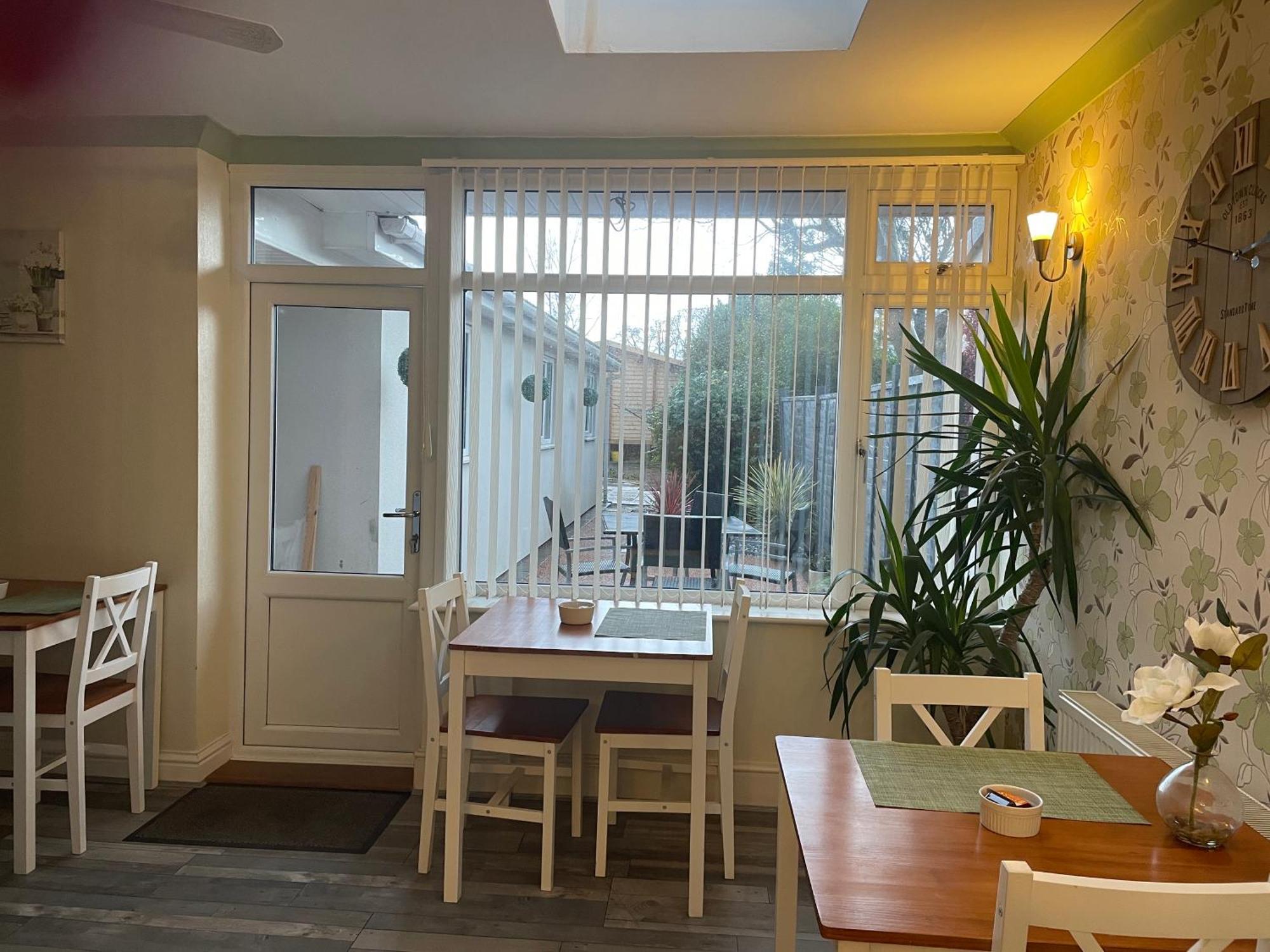 Maple Leaf Guest House Almondsbury Εξωτερικό φωτογραφία